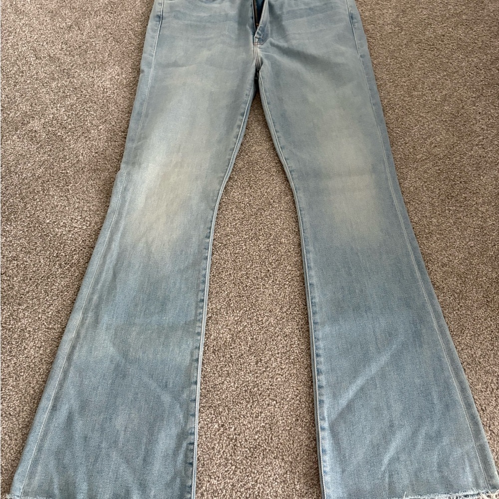 MOTHER The Weekender Fray Jeans Size 32 Light Wash Flare Raw Hem - Picture 2 of 5